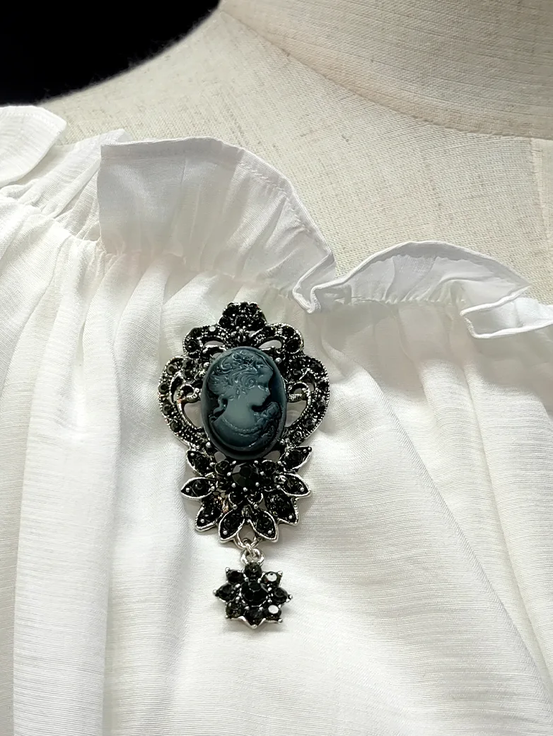 1850s Victorian Queen Brooch - Image 3