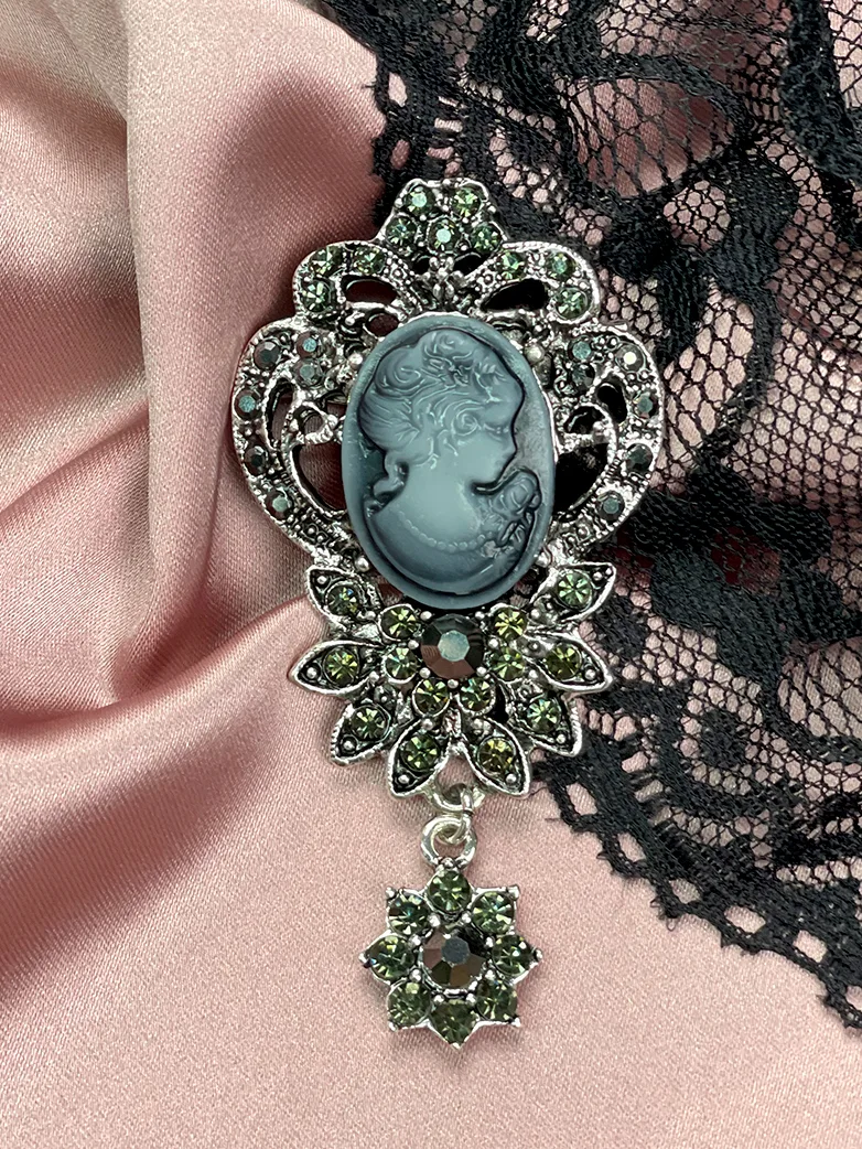 1850s Victorian Queen Brooch - Image 4