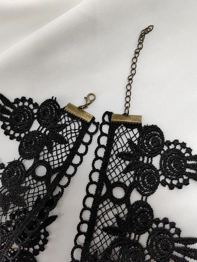Goth Vampire Lace Choker - Image 5